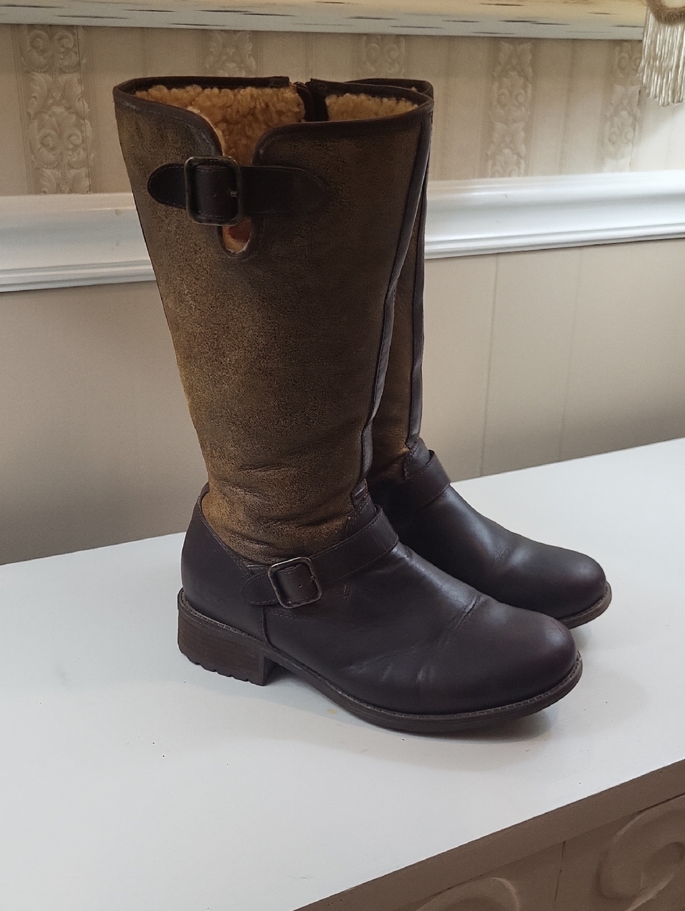 UGG Chancery Brown Two-Tone Shearling-Lined Mid-Cal Moto Boots, Size 9